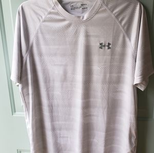 Men's medium under armour loose fit shirt (never wore)
